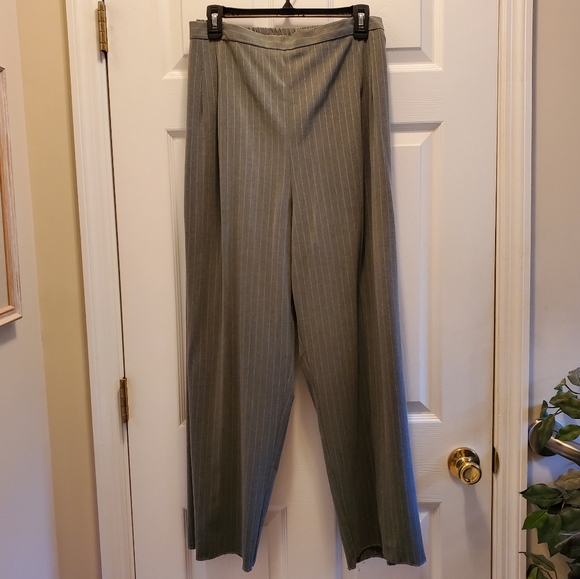 Danny & Nicole Plus Size Suit, Sz 24W - Picture 10 of 15